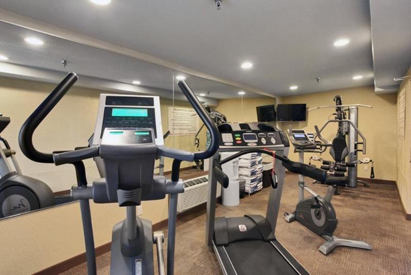 هتل Quality Inn & Suites Yorkton