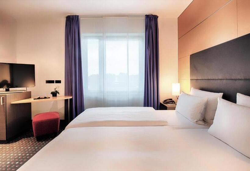 هتل Ramada By Wyndham Essen