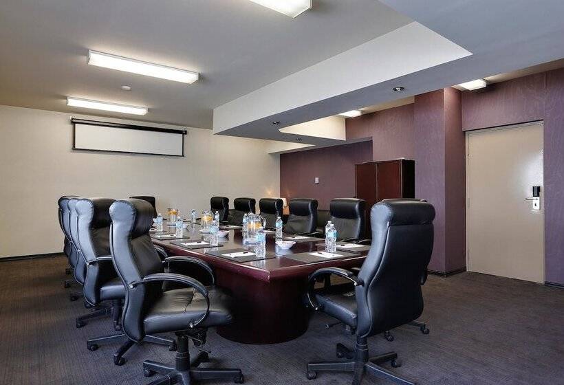 ホテル Sandman Suites Vancouver On Davie