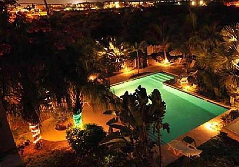 هتل The Inn At Grace Bay