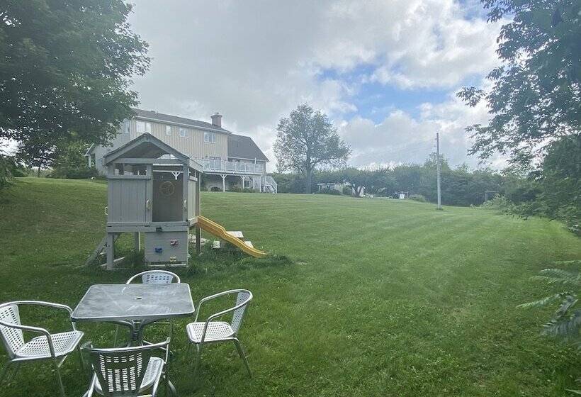 הוסטל The Glen Huron Inn