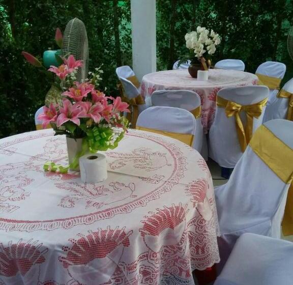 בית מלון כפרי Me2 Singhamuntra Resort Kamphaengsaen