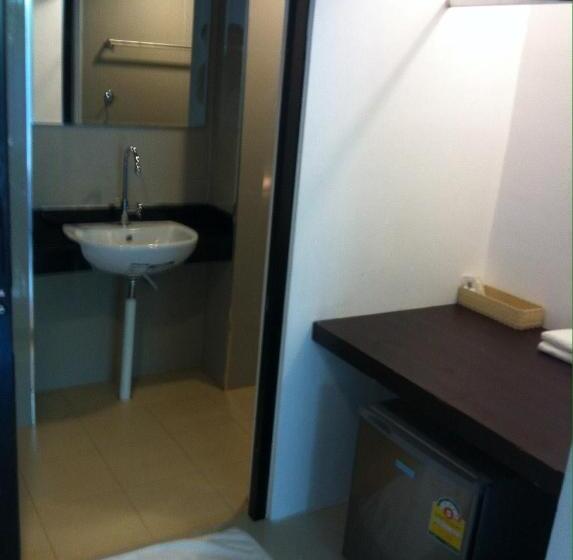 בית מלון כפרי Me2 Singhamuntra Resort Kamphaengsaen