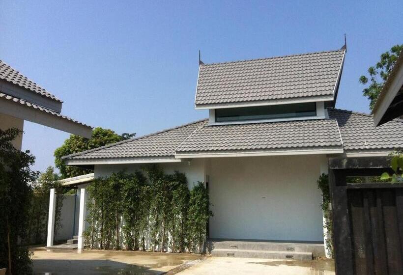 בית מלון כפרי Me2 Singhamuntra Resort Kamphaengsaen