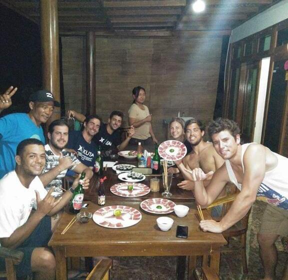 פנסיון Arrys Watukarung Surfcamp