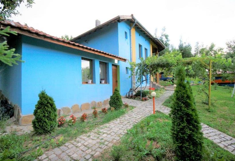 بنسيون Chuchi Guest House 1