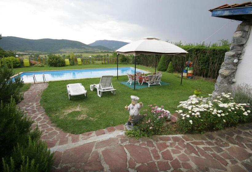 بنسيون Chuchi Guest House 1