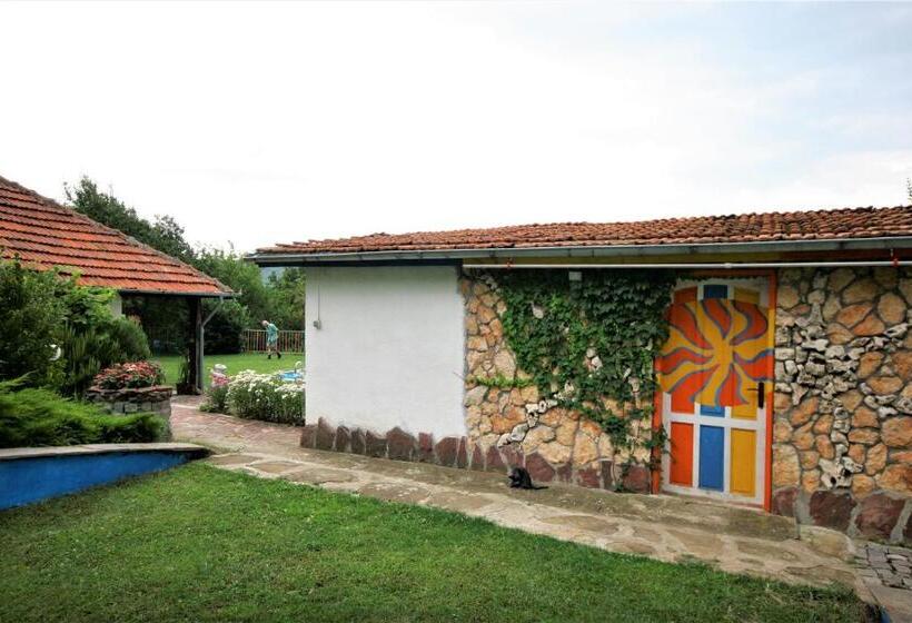 بنسيون Chuchi Guest House 1