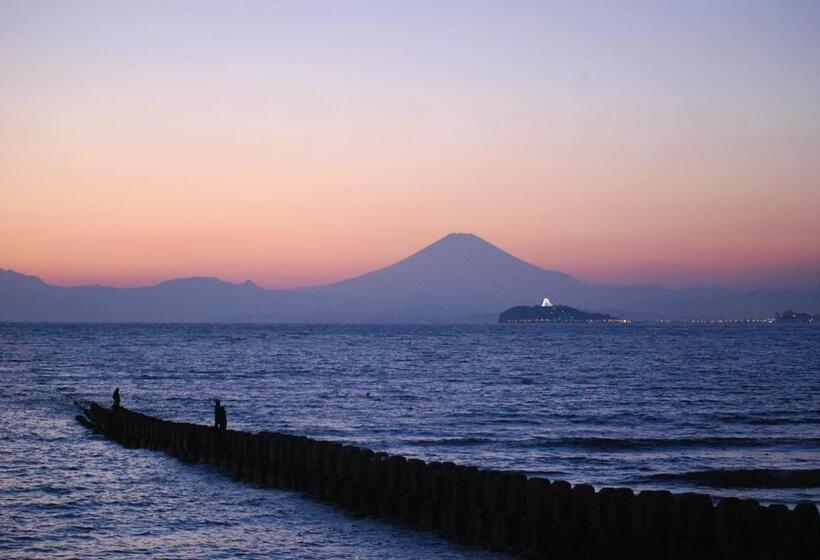 بنسيون Glocal Zushi Beach House