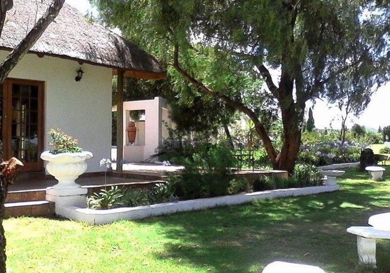 פנסיון Warembo Lodge
