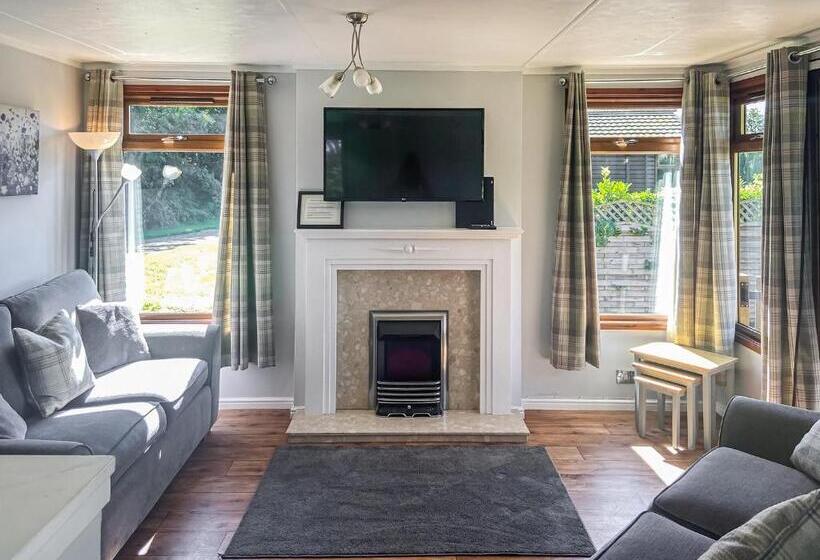 אתר נופש Athelington Hall Farm Lodges