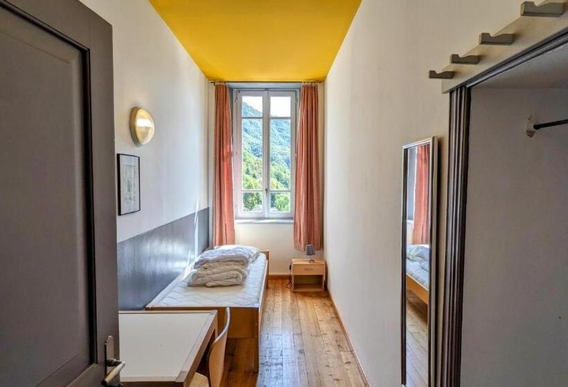 Wild Valley Hostel   Villa Edera