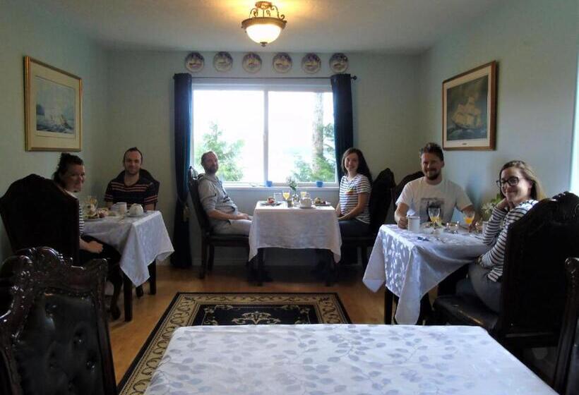 הוסטל The Oceanfront Inn On Stephens Bay