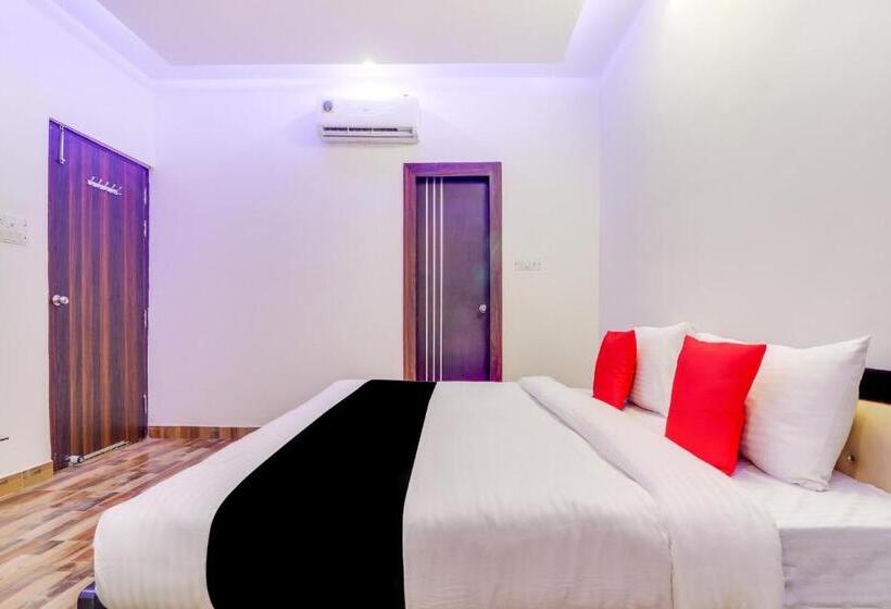 فندق Collection O Pratik Inn