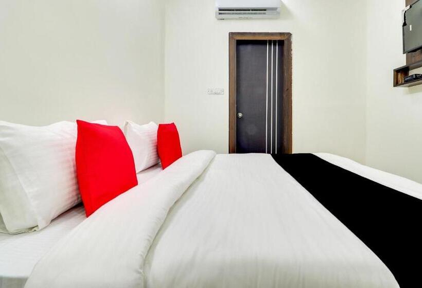 فندق Collection O Pratik Inn