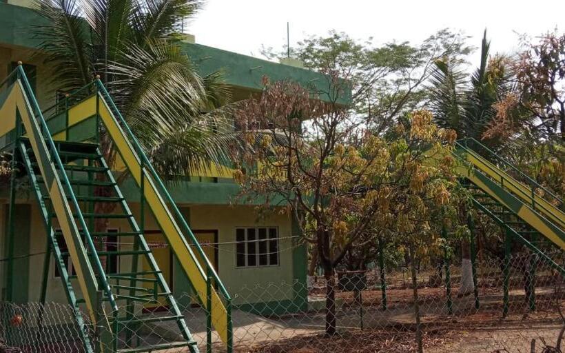 فندق Dirghayu Farms Agri Resort Pvt Ltd