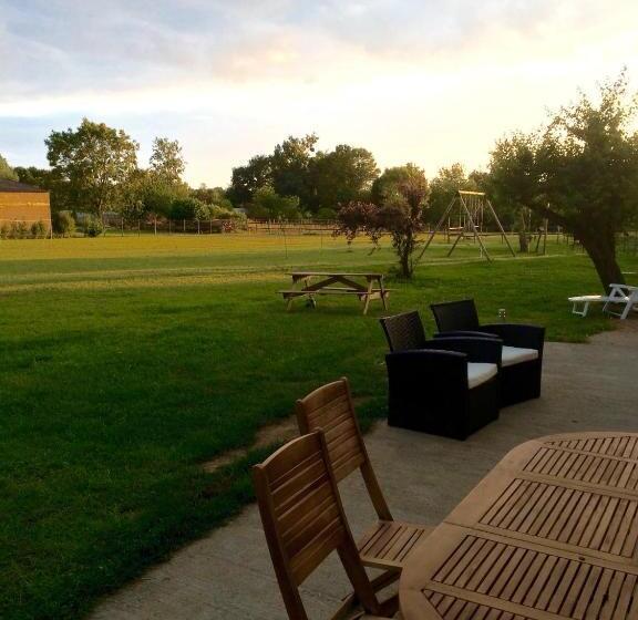 تختخواب و صبحانه La Petite Ferme