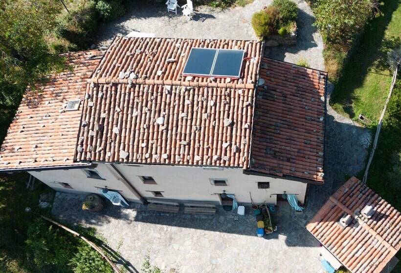 Graceful Cottage In Vergemoli With Private Fenced Garden