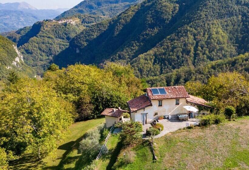 Graceful Cottage In Vergemoli With Private Fenced Garden