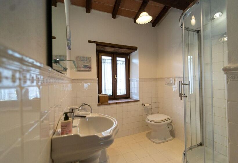 Graceful Cottage In Vergemoli With Private Fenced Garden