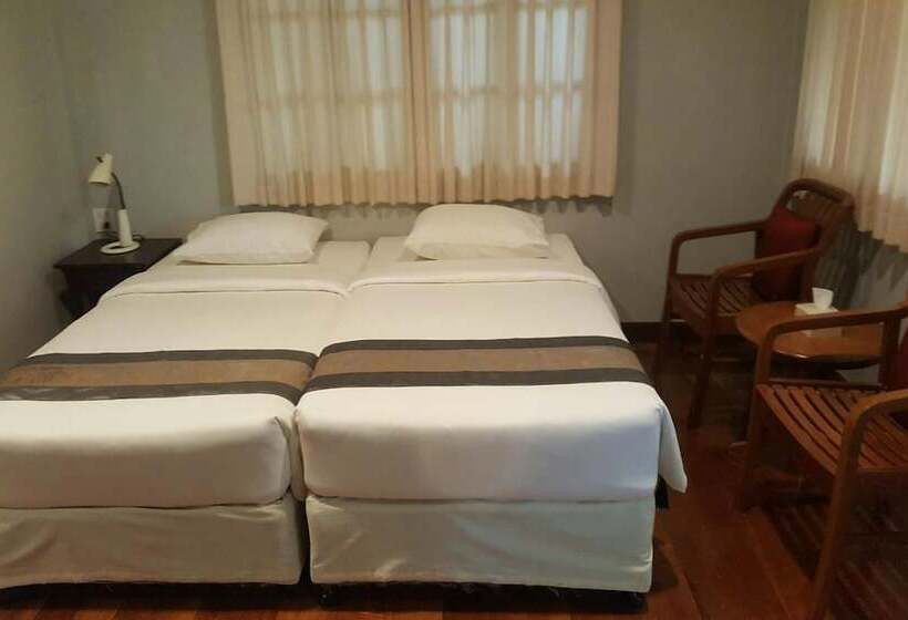 בית מלון כפרי Baan Klang Aow Beach Resort