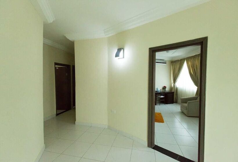 فندق Karela Beach Resort