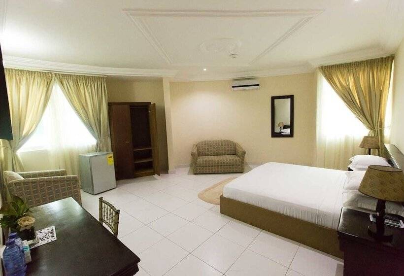 فندق Karela Beach Resort