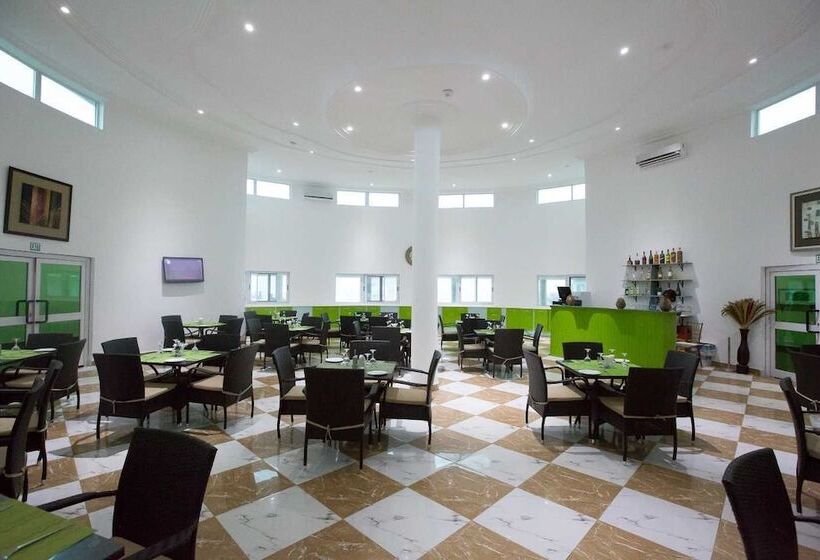 فندق Karela Beach Resort