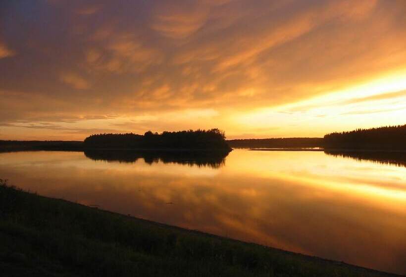 בית מלון כפרי Sheridan Lawrence Inn