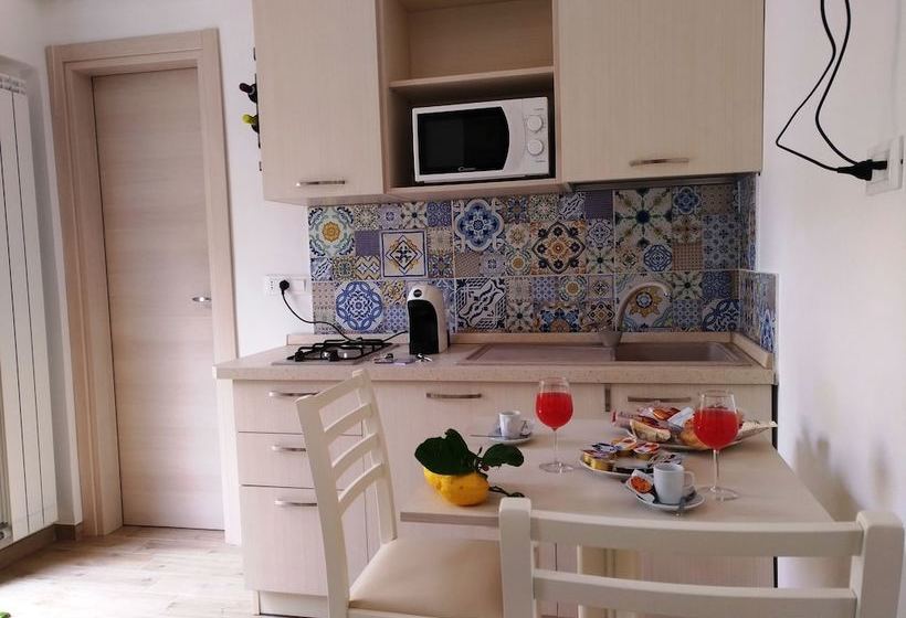 ペンション Lemons & Sun Apartment