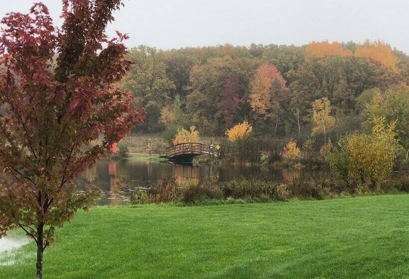 Sunset Pines Resort
