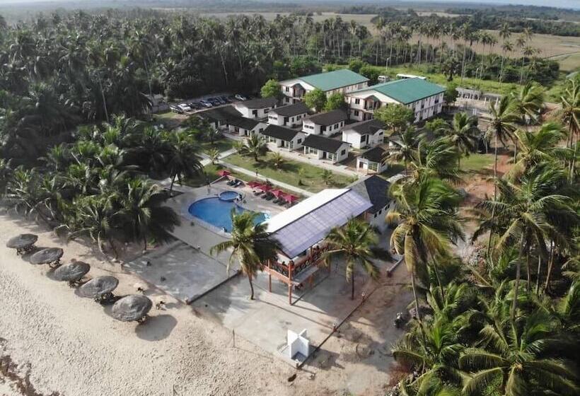 ホテル Tenack Beach Resort &