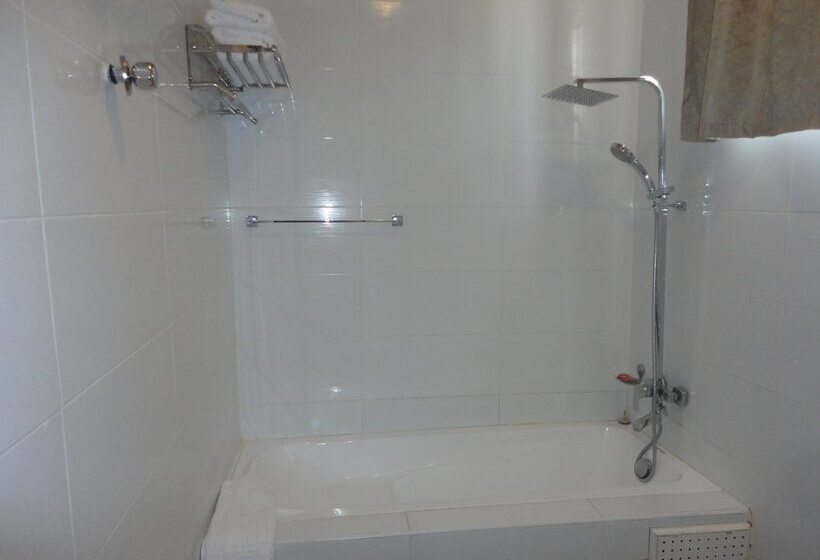 ホテル Tenack Beach Resort &