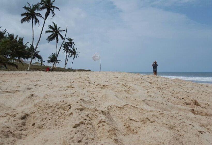 Отель Tills Beach