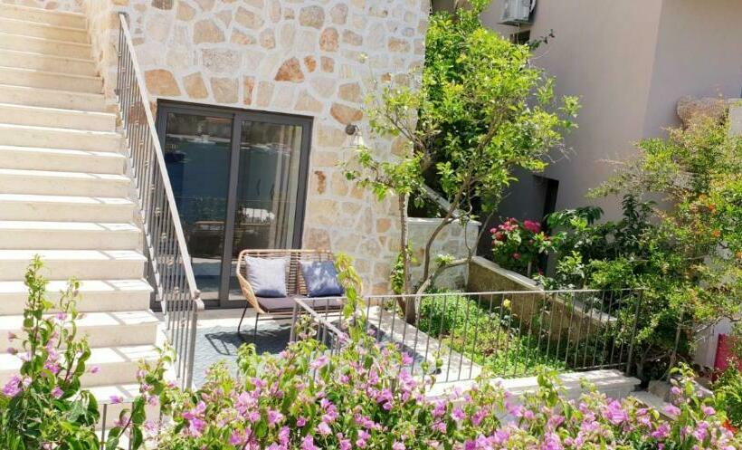 פנסיון Augusta