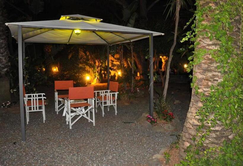 פנסיון Le Mãƒâ nnare Case Vacanze Di Metopa Srl