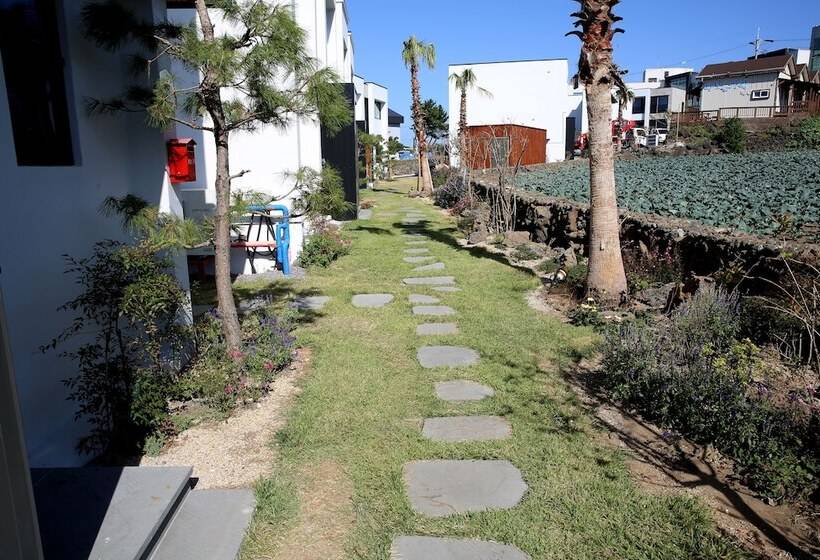 酒店 Aewol Bada Town House