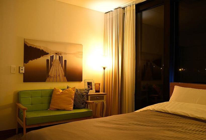 בית מלון כפרי Jeju Clair De Lune Pension