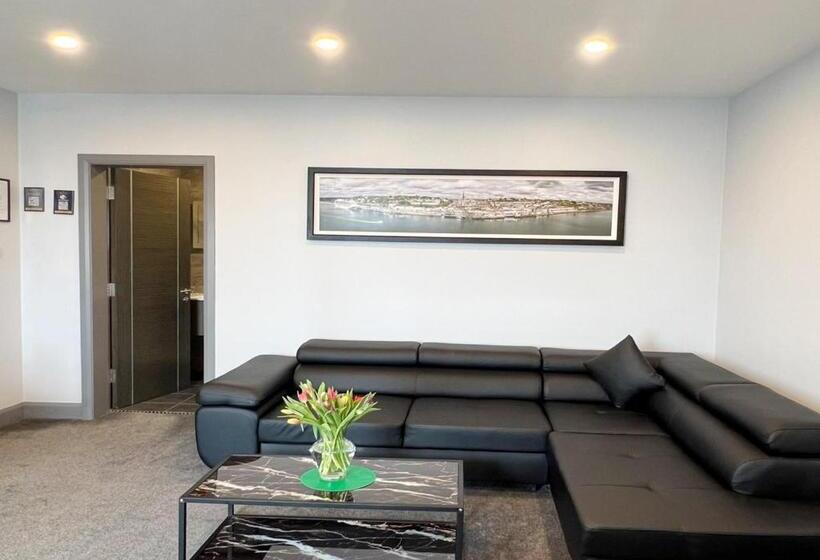 Bella Vista Hotel & Self Catering Suites