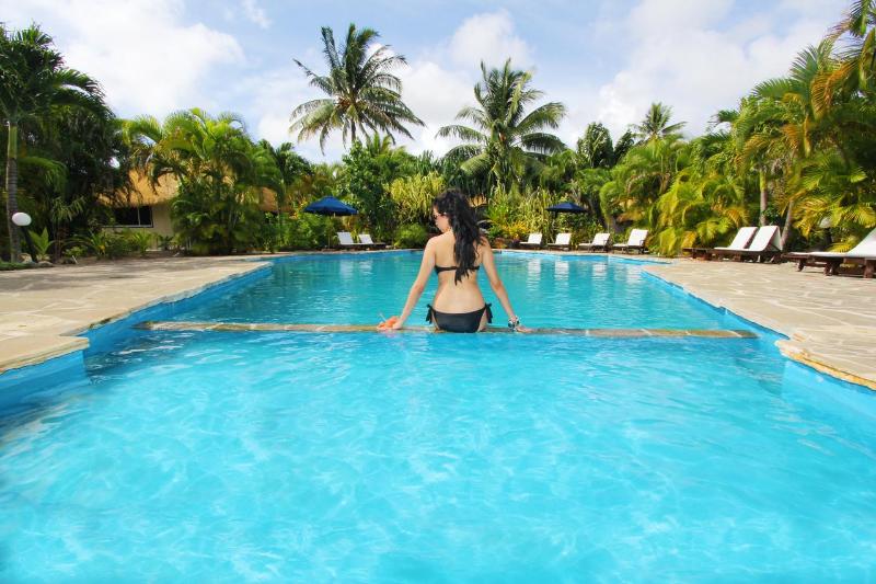 هتل Crown Beach Resort & Spa