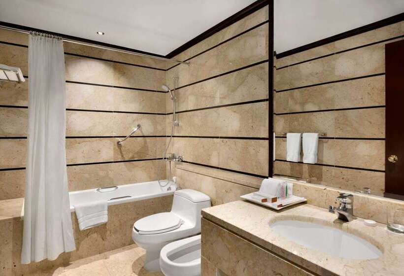 هتل Hawthorn Suites By Wyndham Al Khobar