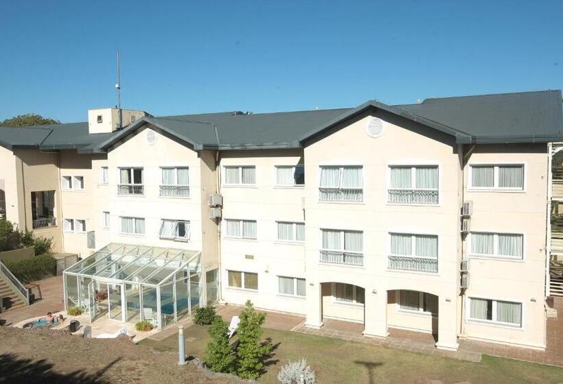 Howard Johnson Rio Ceballos Hotel Y Casino