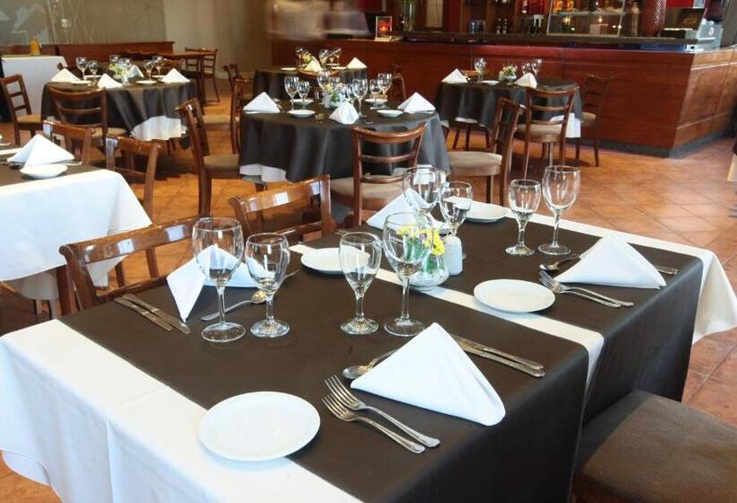 Howard Johnson Rio Ceballos Hotel Y Casino