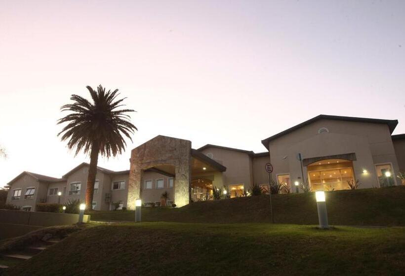 Howard Johnson Rio Ceballos Hotel Y Casino