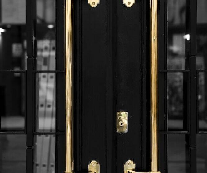 هتل Mayflower Suites