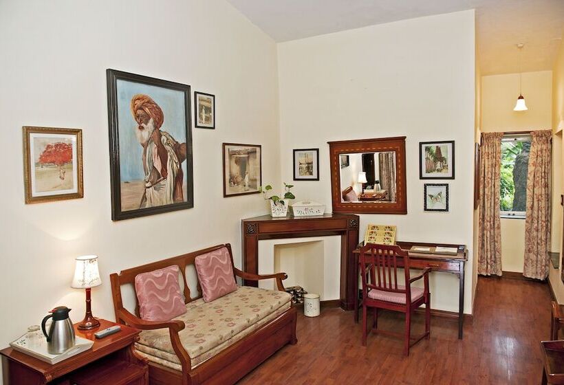 فندق Welcomheritage Connaught House