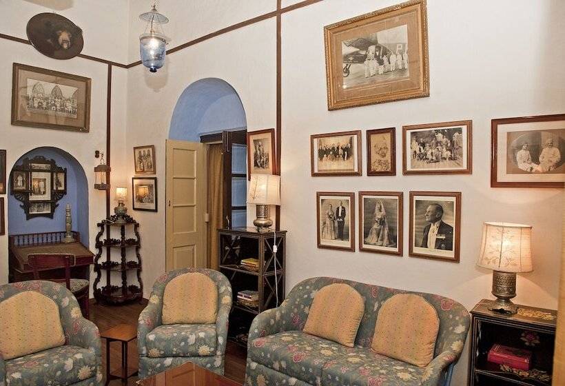 فندق Welcomheritage Connaught House