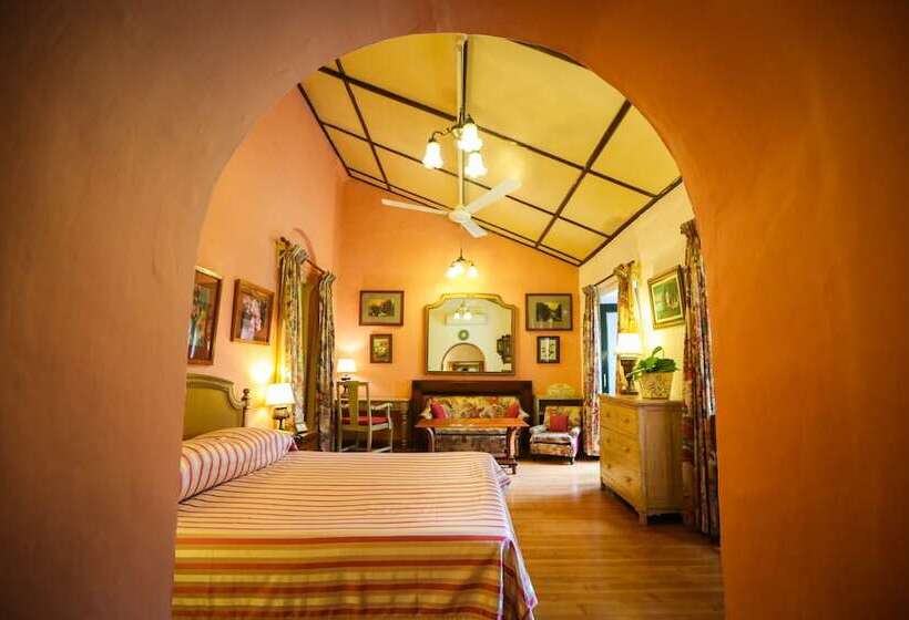 فندق Welcomheritage Connaught House
