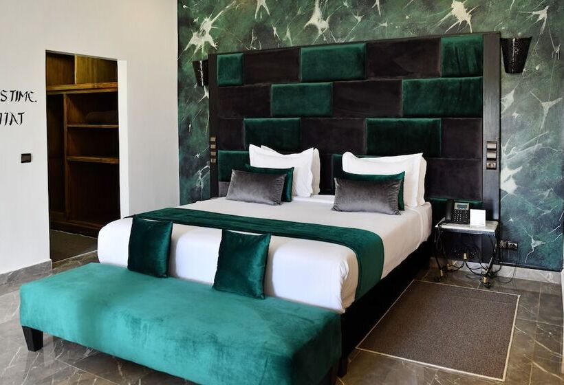 Oscar Hotel by Atlas Studios