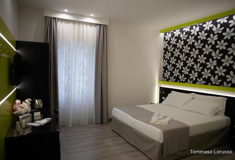 تختخواب و صبحانه Holygold Suite